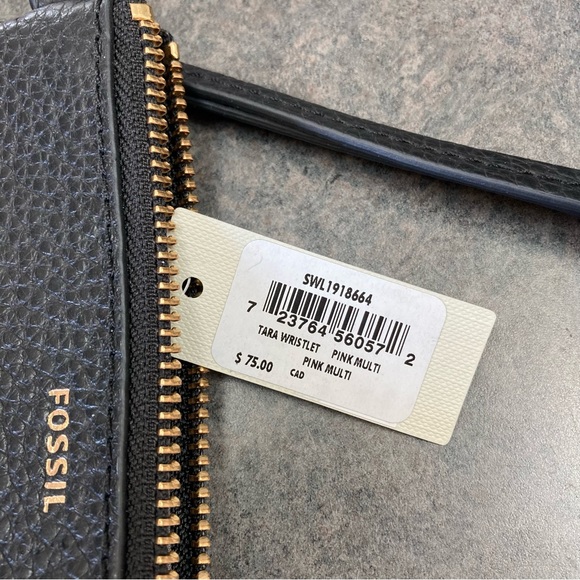 Fossil Black Tara Wristlet Black With Pink Tassel - NWT - Picture 2 of 9